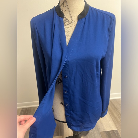 NWT Royal Blue & Black Long Sleeve Blouse! - Picture 3 of 16
